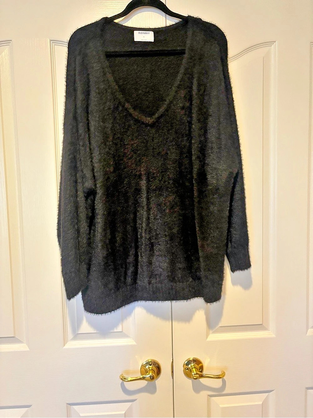 Old Navy Fuzzy V-Neck Sweater in Black Size XL Like New